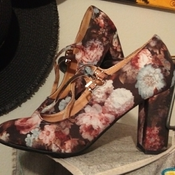 Shoes - Picture 2 of 2